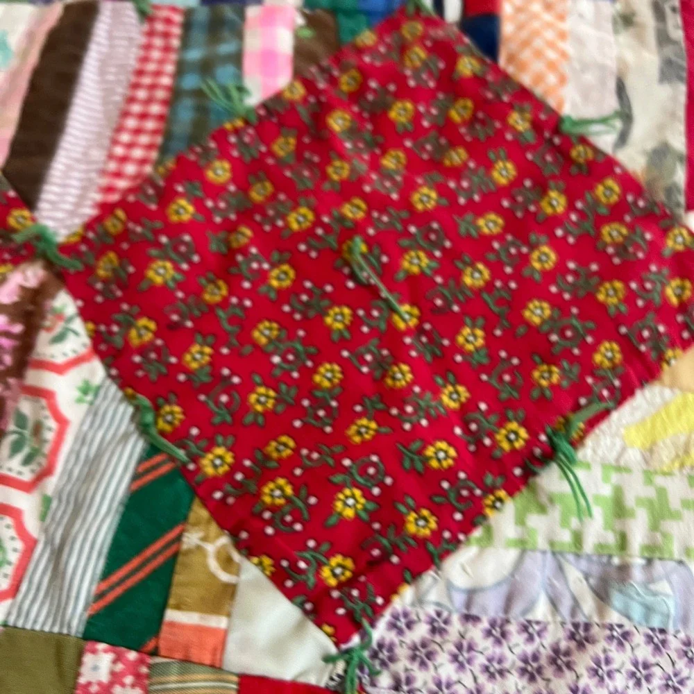 Vintage Handmade Patchwork Quilt Reversible Hexagon Floral Calico‎ Hand Tied Red